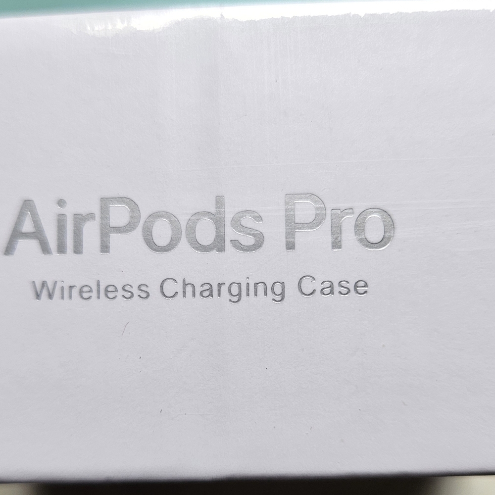 New in Box Apple Airpods w/wireless Charging Case